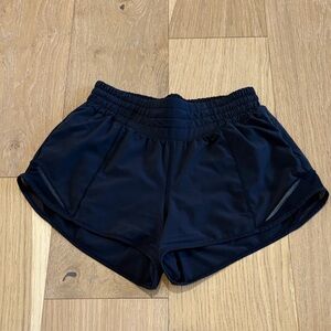 Lulu hotty hot 2.5 inch inseam